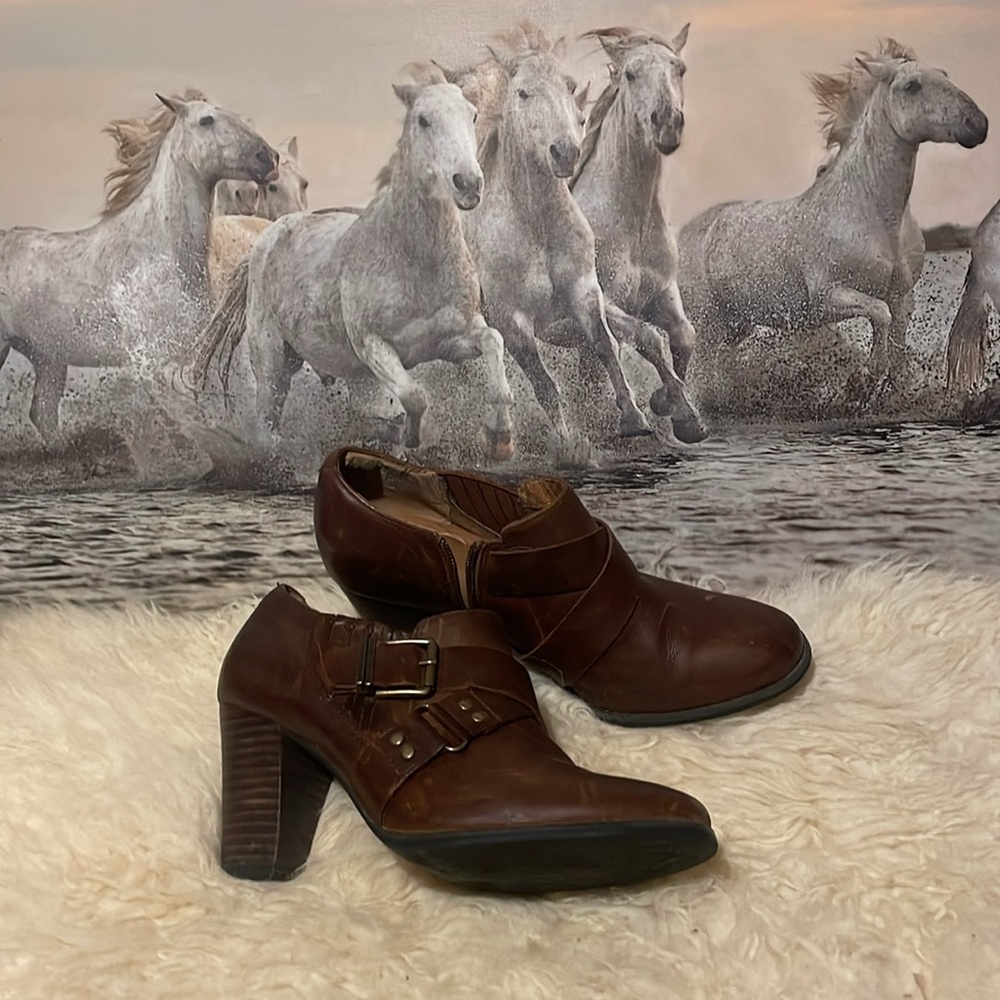 Clarks brown leather shoes
